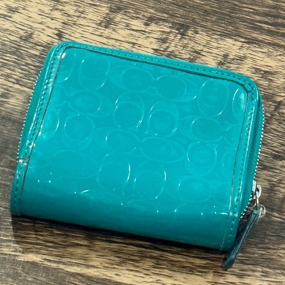 Coach Teal Wallet with Heart Clasp - Picture 4 of 10